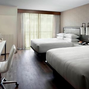 Queen Room Two Queen Beds Hearing Accessible